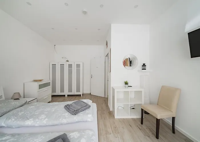 Stylish And Well Located Near Belvedere Apartment *